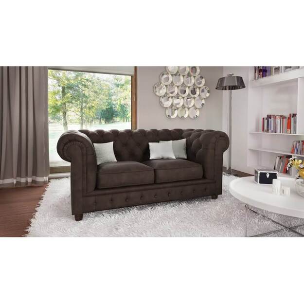 Chesterfield tipo dvivietė sofa Cambridge – klasika, komfortas ir galimybė išskleisti miegui