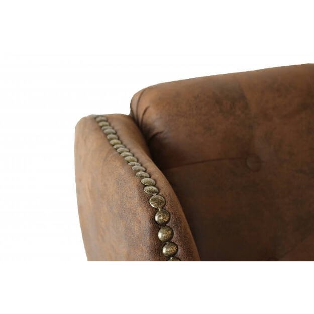 Chesterfield tipo fotelis Bedford – britiška elegancija Budapešto širdyje  