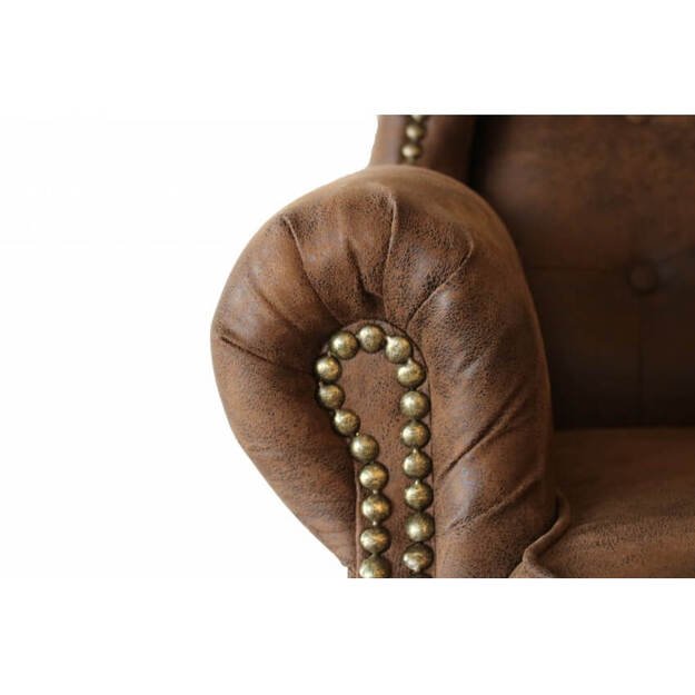 Chesterfield tipo fotelis Bedford – britiška elegancija Budapešto širdyje  