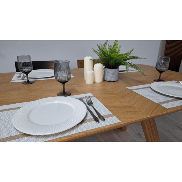 Išskleidžiamas valgomojo stalas su ąžuolo faneruote dengtu stalviršiu ir medžio masyvo kojomis (tik stalas) 4