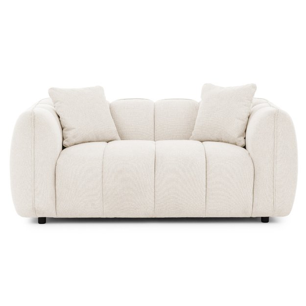 Dvivietė sofa Lanzo – minkštas siluetas, dekoratyvinės pagalvėlės