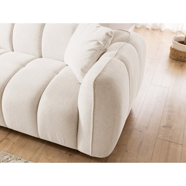 Dvivietė sofa Lanzo – minkštas siluetas, dekoratyvinės pagalvėlės